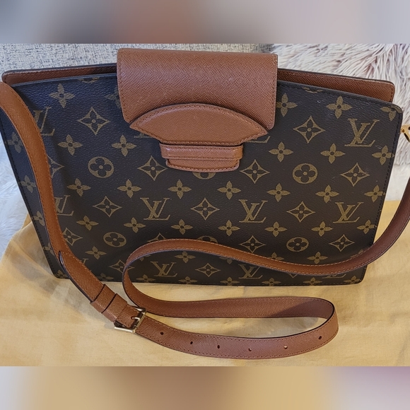 Louis Vuitton Courcelles Monogram - Authentic - EUC - Picture 3 of 16